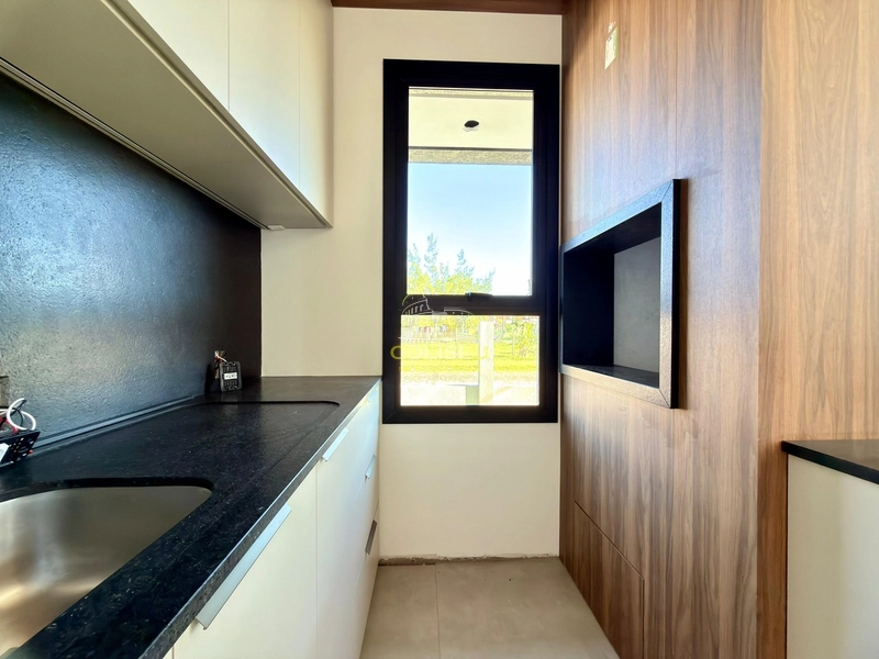 CASA GEMINADA / SEMI MOBILIADA / JUNTO AO MAR!!!: 12ª foto da galeria de imagens do imóvel