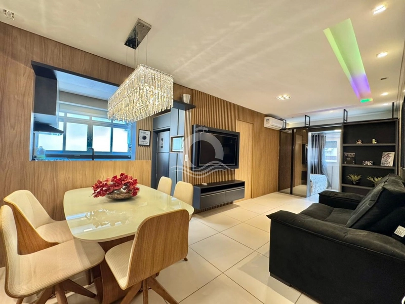 Apartamento com 2 dormitórios, mobiliado e decorado, oferecendo confor