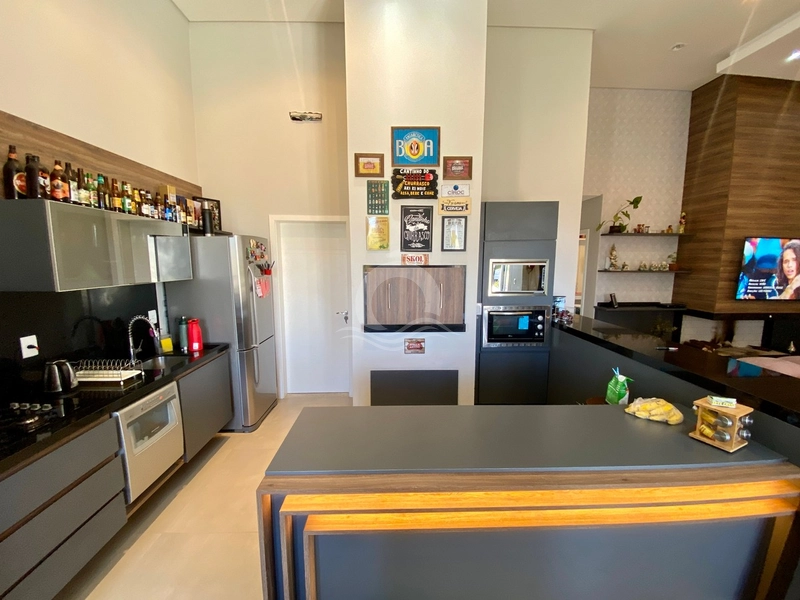 Casa com 04 suítes em frente ao clube: 20ª foto da galeria de imagens do imóvel