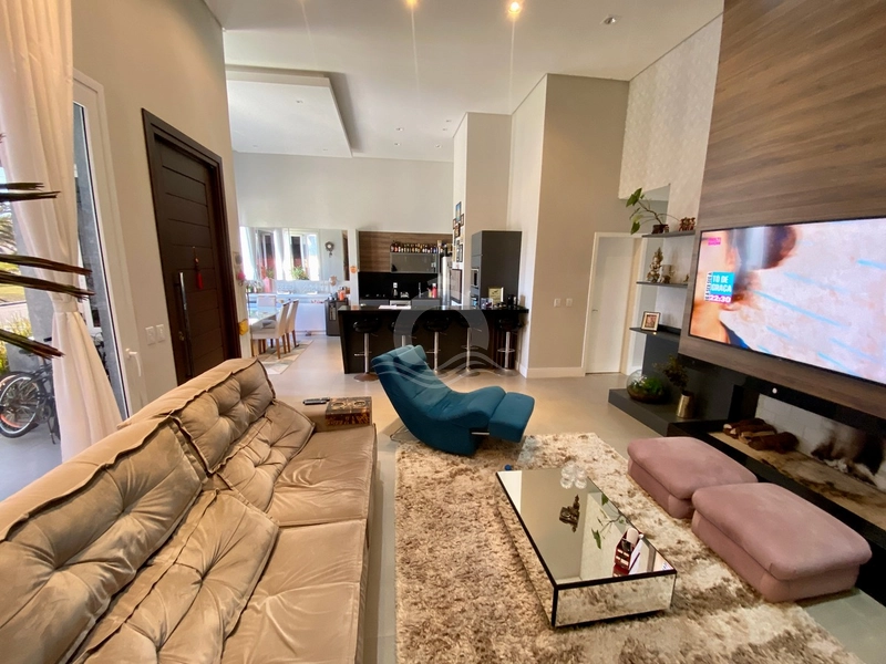 Casa com 04 suítes em frente ao clube: 11ª foto da galeria de imagens do imóvel