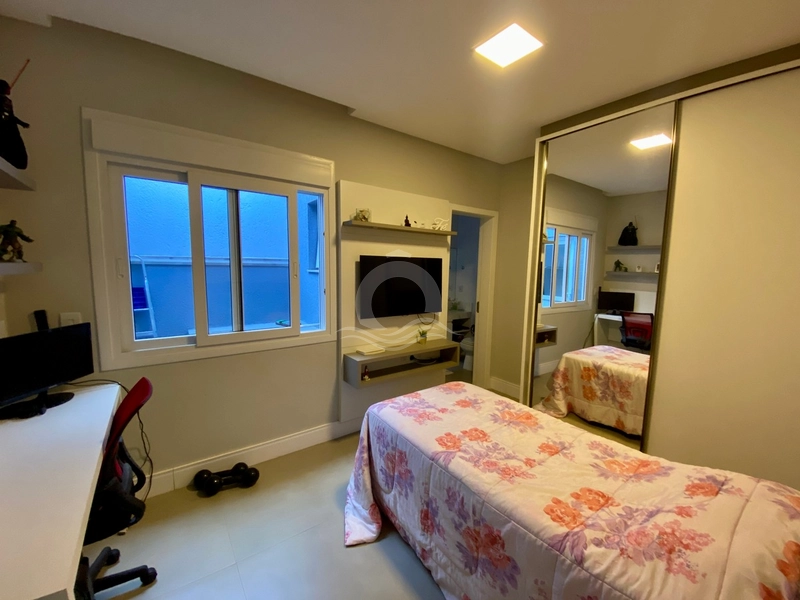 Casa com 04 suítes em frente ao clube: 29ª foto da galeria de imagens do imóvel