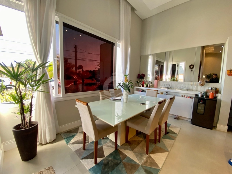 Casa com 04 suítes em frente ao clube: 17ª foto da galeria de imagens do imóvel