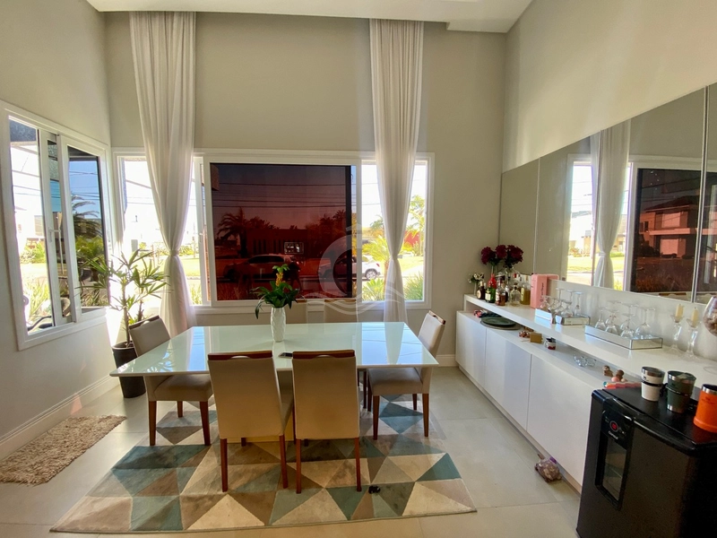 Casa com 04 suítes em frente ao clube: 18ª foto da galeria de imagens do imóvel
