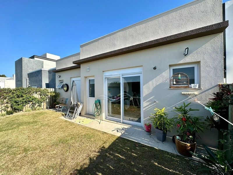 Casa com 04 suítes em frente ao clube: 8ª foto da galeria de imagens do imóvel