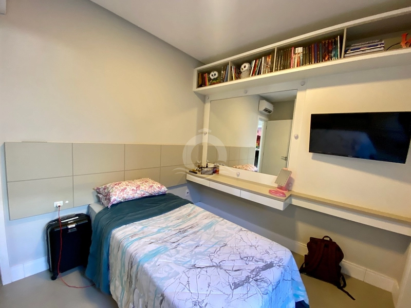 Casa com 04 suítes em frente ao clube: 27ª foto da galeria de imagens do imóvel