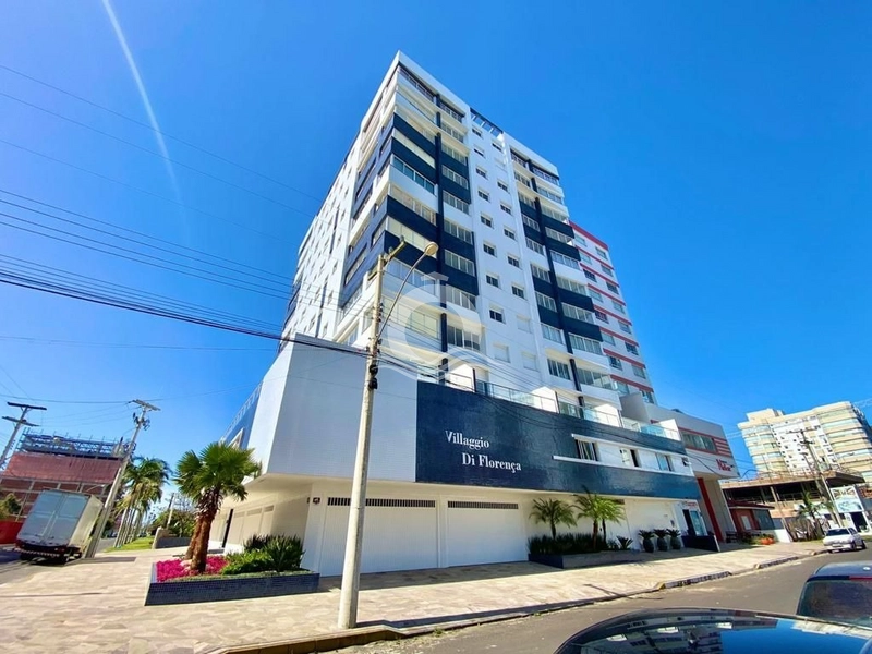 Dois dormitórios em Capão da Canoa. Andar alto com vista mar e praça