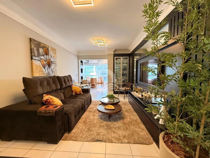 Dois de frente, com vista para o mar