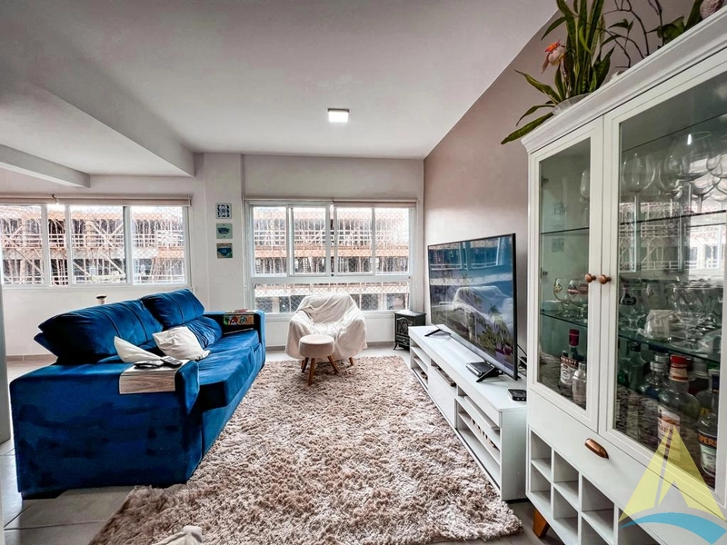 COM TERRAÇO PRIVATIVO