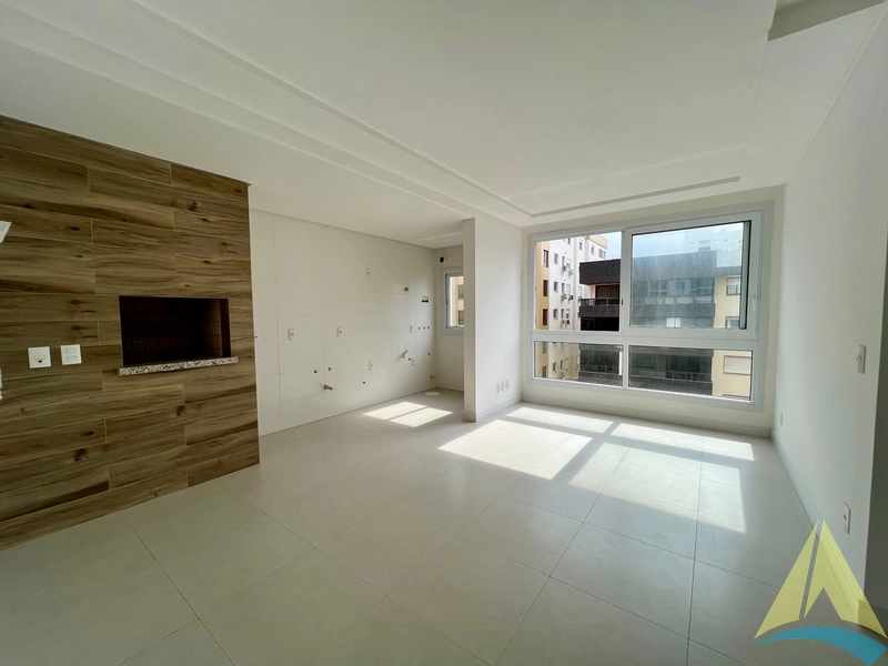 De frente, ótima localização!