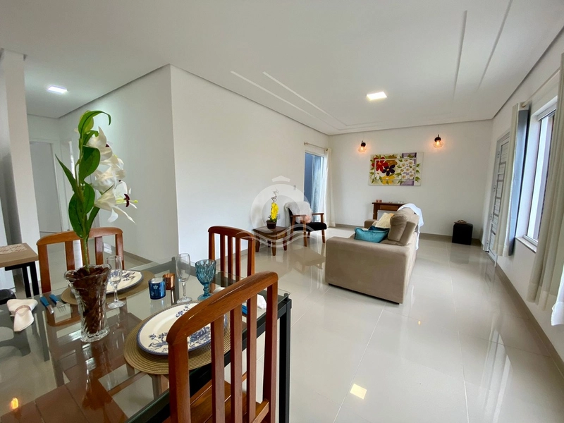 CASA DIFERENCIADA !: 2ª foto da galeria de imagens do imóvel