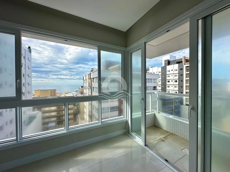 Prédio com infra a uma quadra do mar