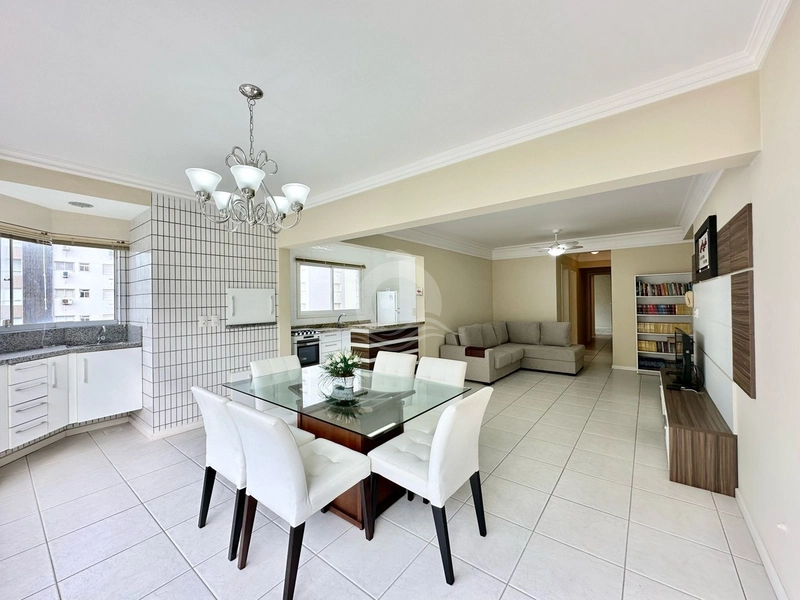 Apto 2 quartos 1 Suíte mobiliado Andar Alto Zona Nova 90m²: 4ª foto da galeria de imagens do imóvel