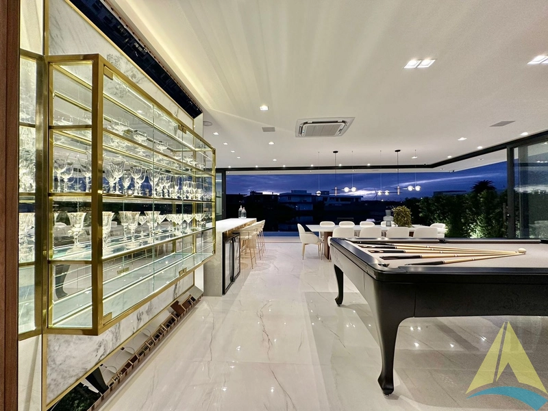 Casa com cinco suítes e piscina: 76ª foto da galeria de imagens do imóvel