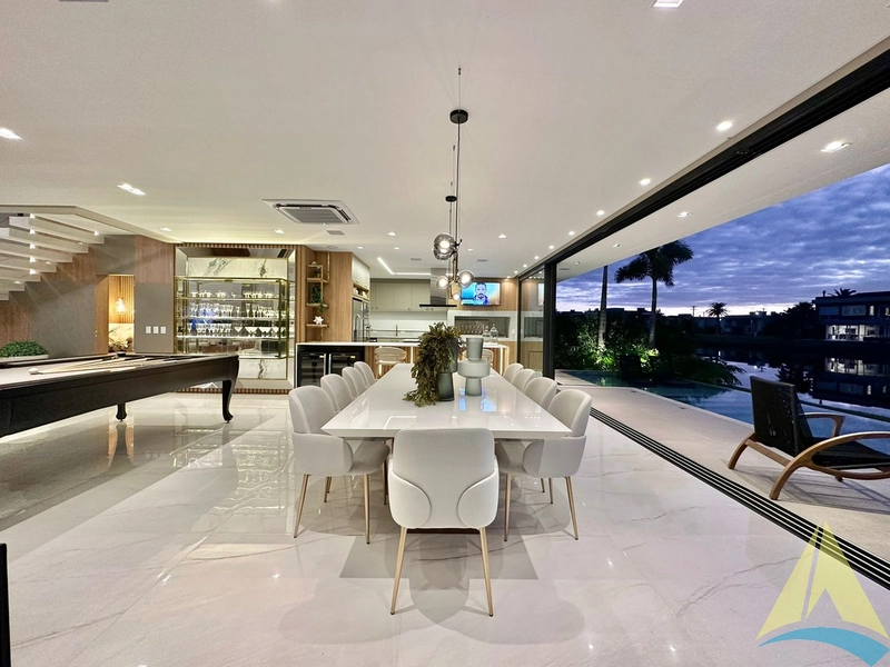 Casa com cinco suítes e piscina: 39ª foto da galeria de imagens do imóvel