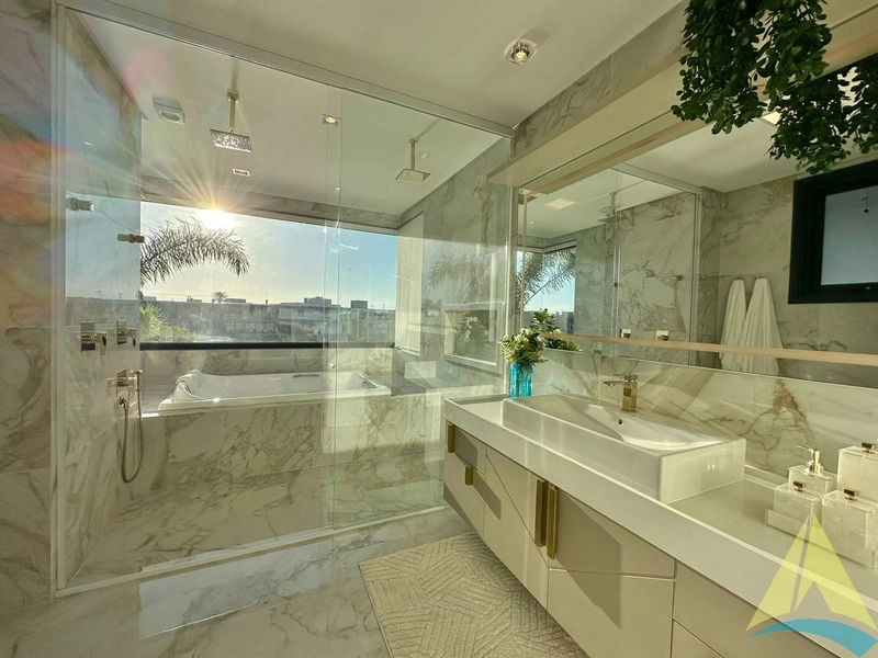 Casa com cinco suítes e piscina: 44ª foto da galeria de imagens do imóvel