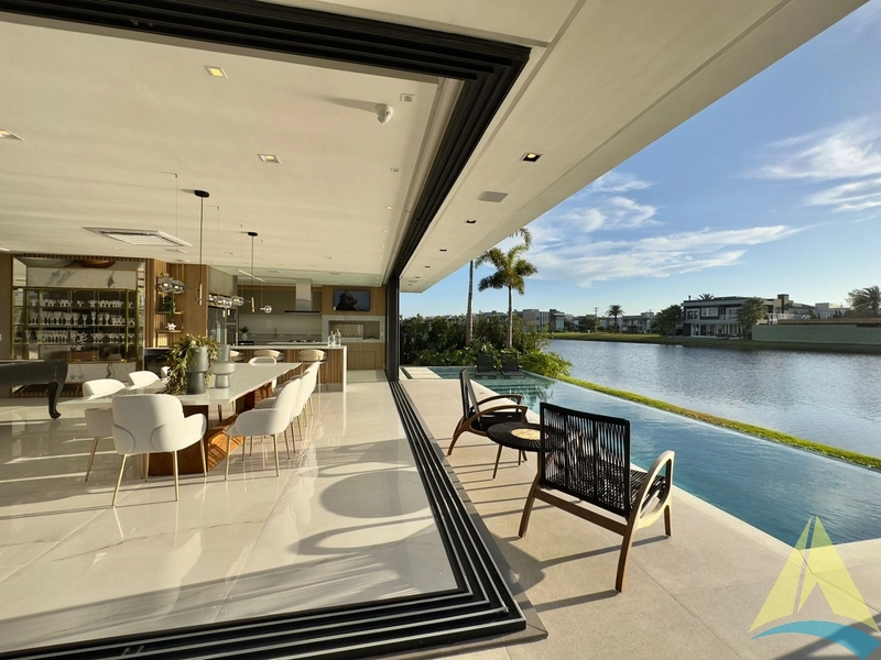 Casa com cinco suítes e piscina: 83ª foto da galeria de imagens do imóvel
