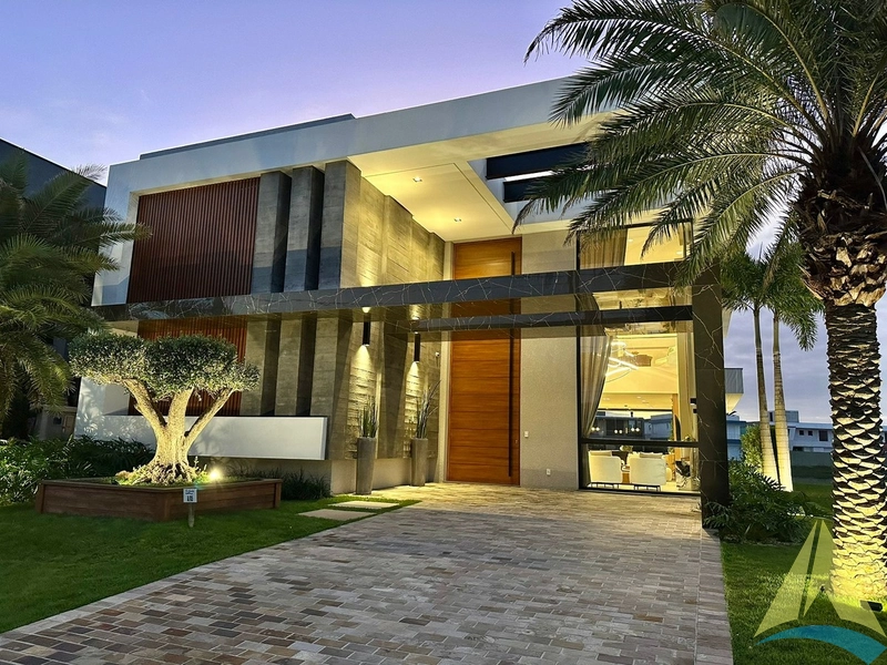 Casa com cinco suítes e piscina: 4ª foto da galeria de imagens do imóvel