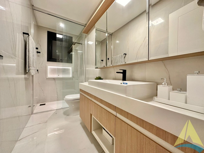 Casa com cinco suítes e piscina: 59ª foto da galeria de imagens do imóvel
