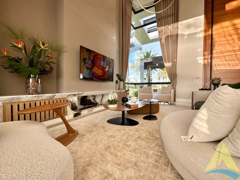 Casa com cinco suítes e piscina: 9ª foto da galeria de imagens do imóvel