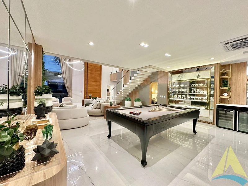 Casa com cinco suítes e piscina: 47ª foto da galeria de imagens do imóvel