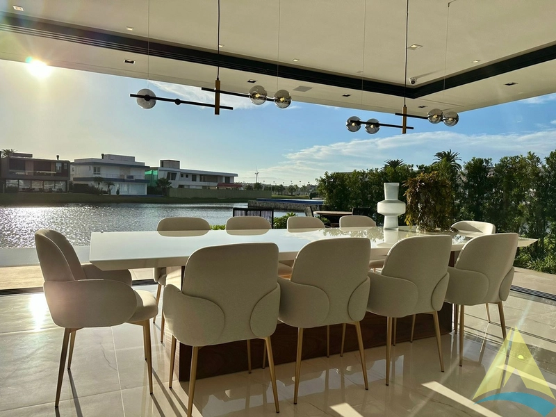 Casa com cinco suítes e piscina: 74ª foto da galeria de imagens do imóvel