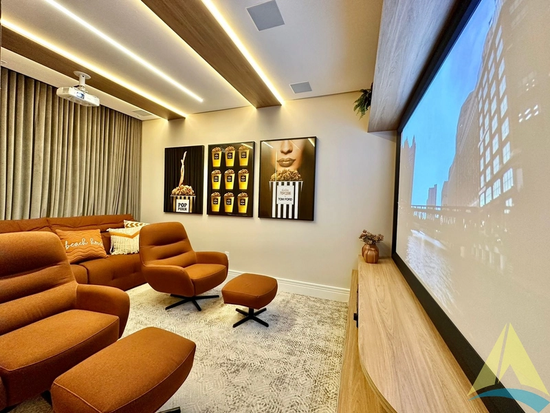 Casa com cinco suítes e piscina: 43ª foto da galeria de imagens do imóvel