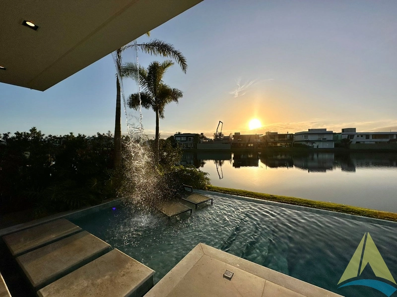 Casa com cinco suítes e piscina: 90ª foto da galeria de imagens do imóvel
