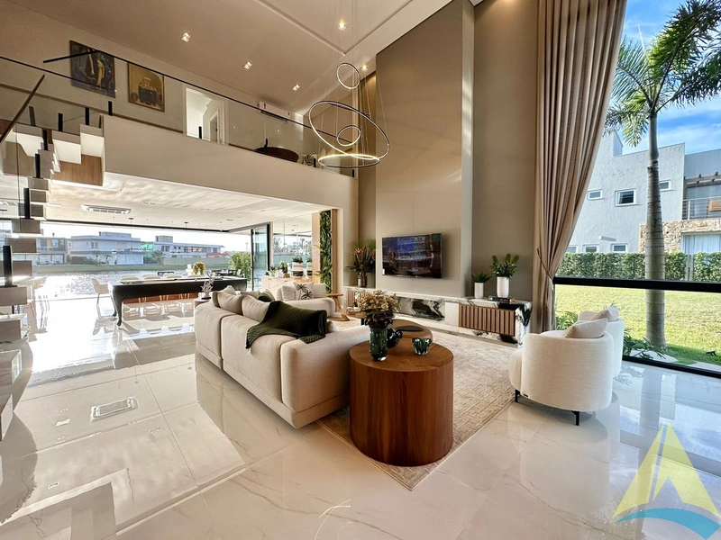 Casa com cinco suítes e piscina: 16ª foto da galeria de imagens do imóvel