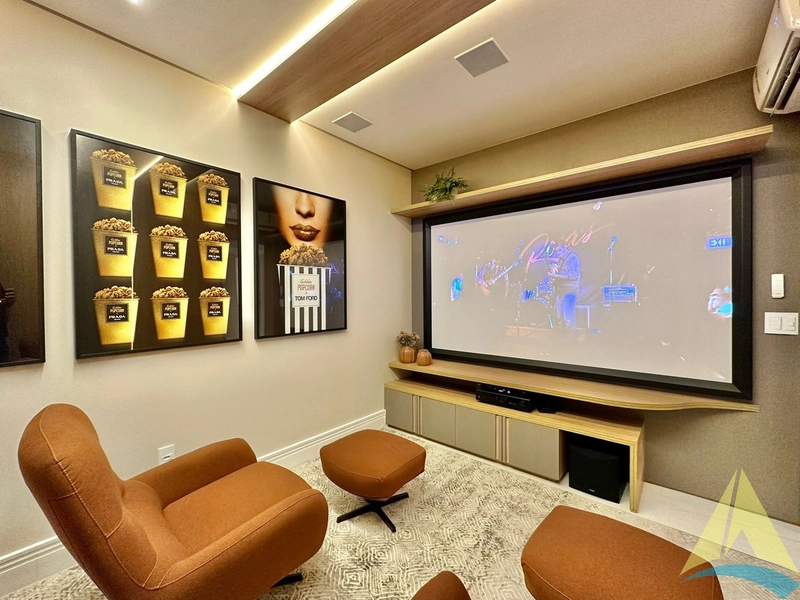 Casa com cinco suítes e piscina: 42ª foto da galeria de imagens do imóvel