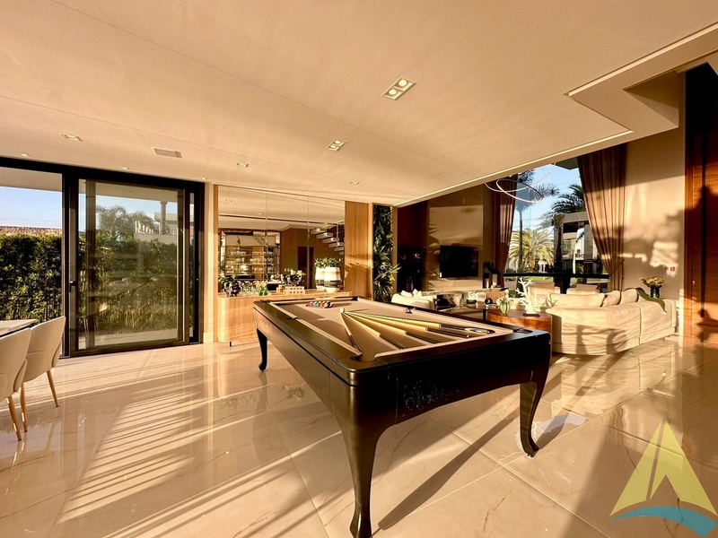 Casa com cinco suítes e piscina: 32ª foto da galeria de imagens do imóvel
