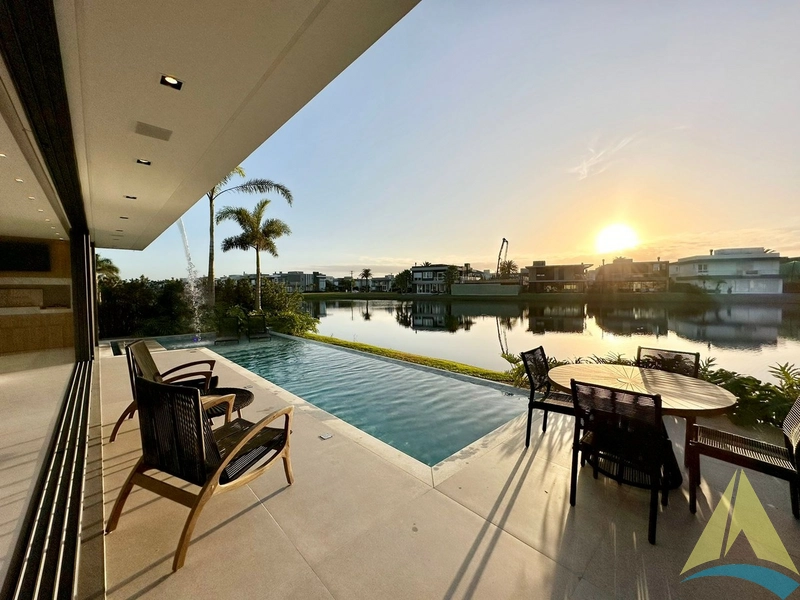 Casa com cinco suítes e piscina: 91ª foto da galeria de imagens do imóvel