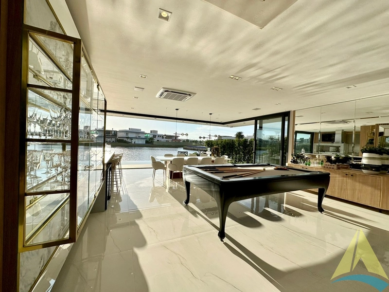 Casa com cinco suítes e piscina: 48ª foto da galeria de imagens do imóvel