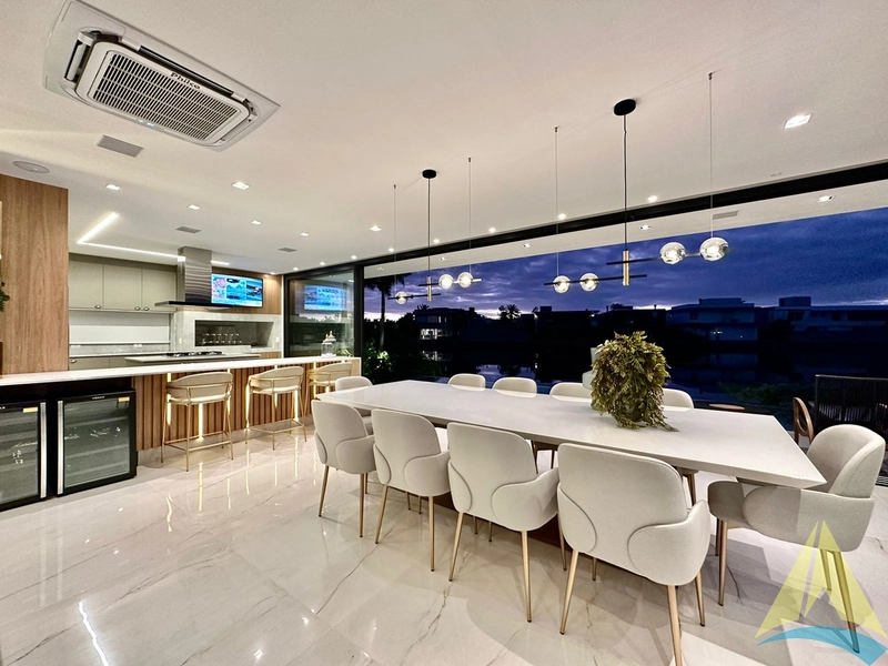 Casa com cinco suítes e piscina: 82ª foto da galeria de imagens do imóvel