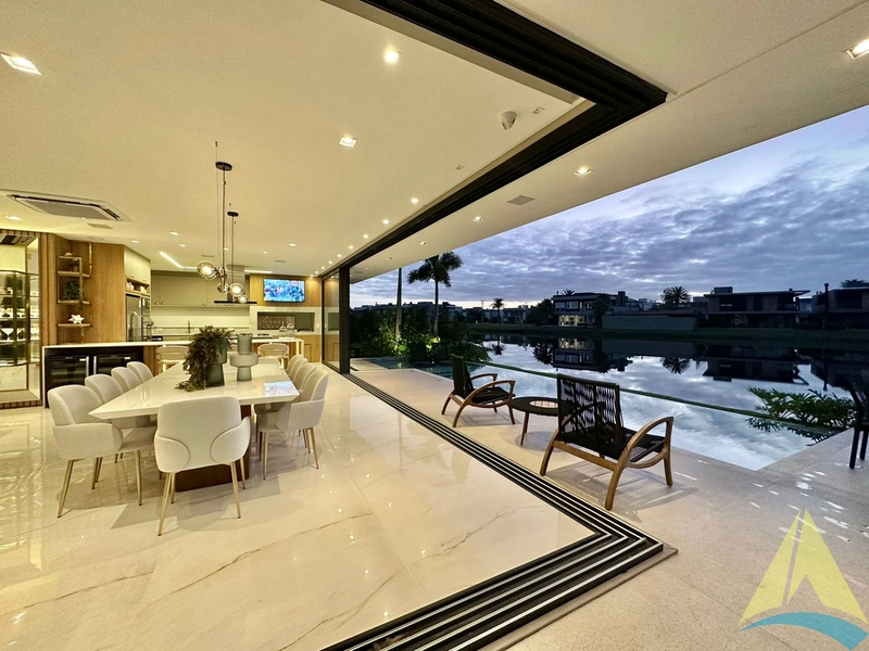 Casa com cinco suítes e piscina: 80ª foto da galeria de imagens do imóvel