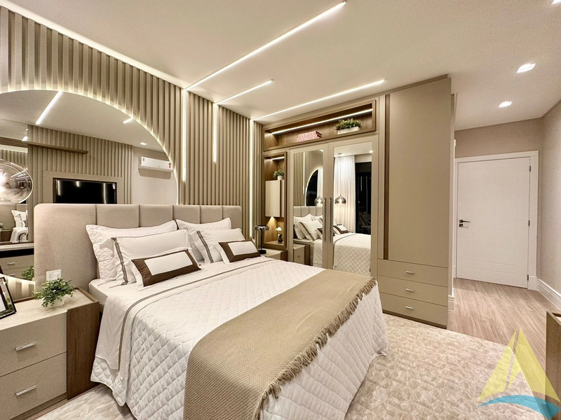 Casa com cinco suítes e piscina: 61ª foto da galeria de imagens do imóvel