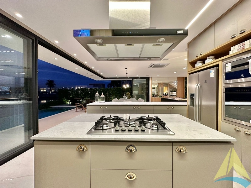 Casa com cinco suítes e piscina: 25ª foto da galeria de imagens do imóvel