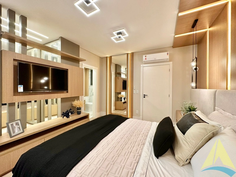 Casa com cinco suítes e piscina: 66ª foto da galeria de imagens do imóvel