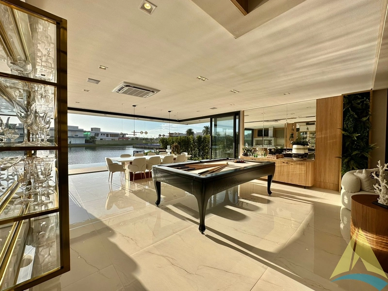 Casa com cinco suítes e piscina: 78ª foto da galeria de imagens do imóvel