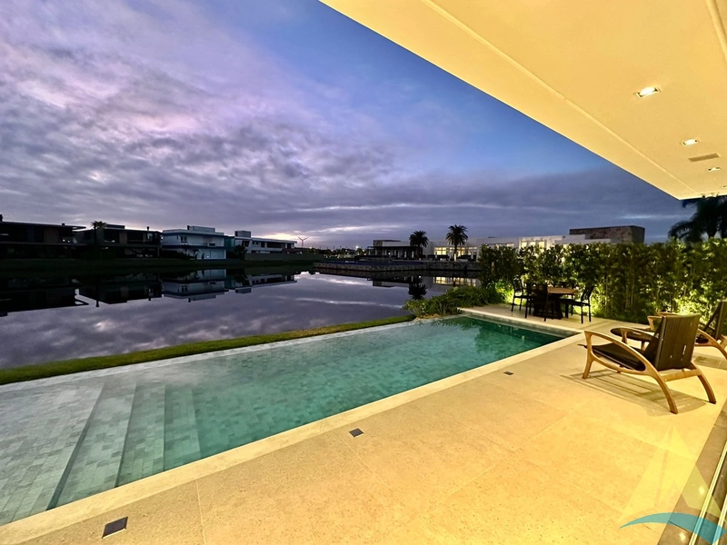 Casa com cinco suítes e piscina: 84ª foto da galeria de imagens do imóvel