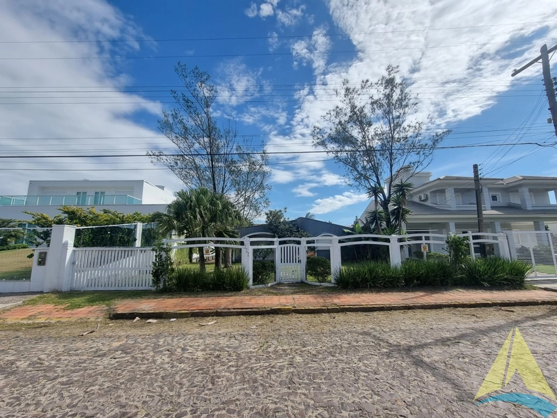 Quatro dormitórios, mobiliada, com piscina!: 28ª foto da galeria de imagens do imóvel