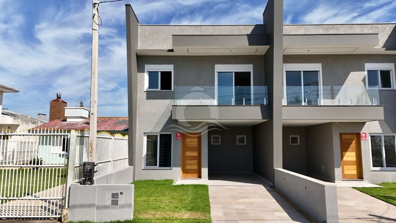 SOBRADO DE ALTO PADRÃO PERTINHO DO MAR