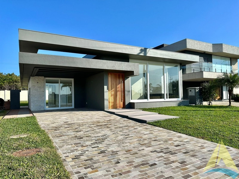 Magnifica casa térrea em condomínio fechado a beira mar de Capão