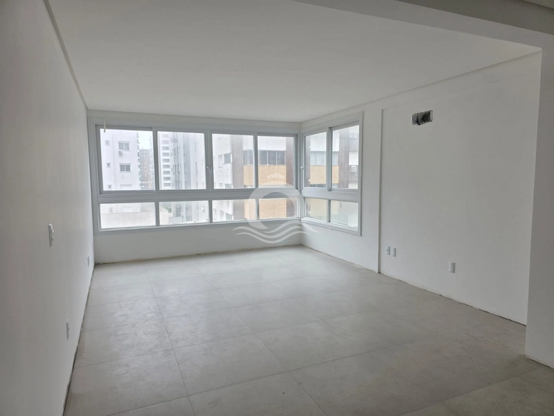 Apartamento 2 Dormitórios uma Quadra do Mar: 1ª foto da galeria de imagens do imóvel
