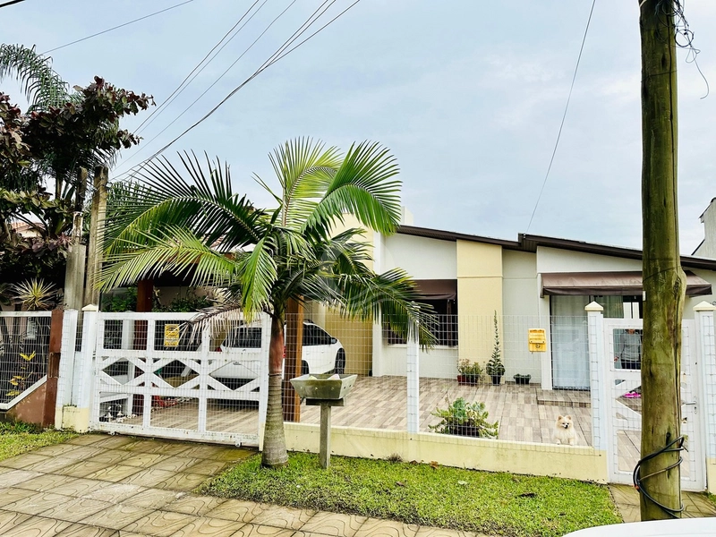 CASA NA MELHOR REGIÃO DE CAPÃO NOVO!: 3ª foto da galeria de imagens do imóvel