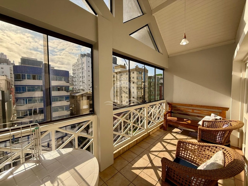 ÚLTIMO ANDAR AO LADO DA PRAÇA