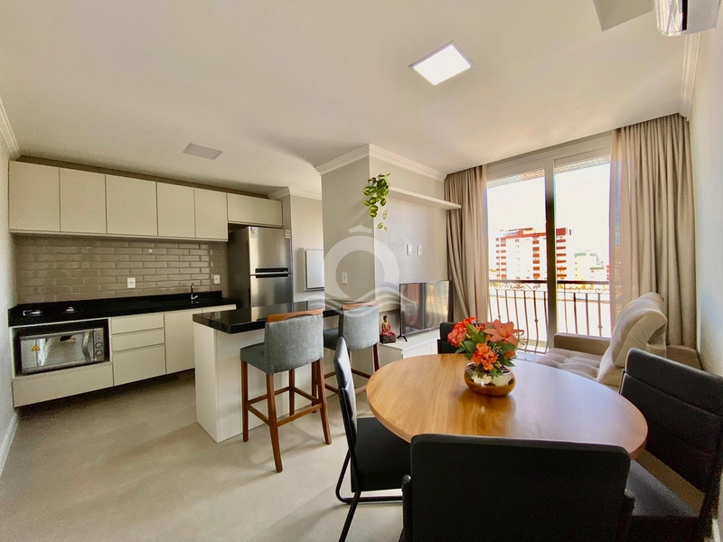 Apartamento 2 dormitórios (1 suíte), mobiliado e decorado.