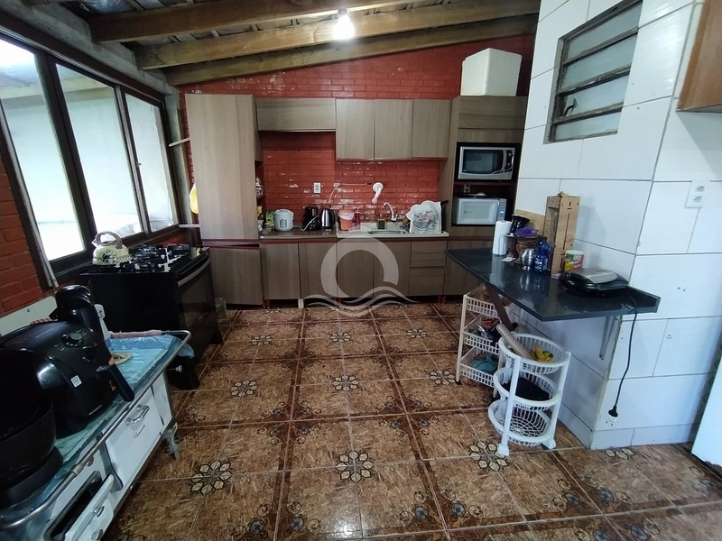 CASA COM 2 QUARTOS ADAPTADO PARA 3 NO CENTRO DE XANGRI-LÁ !!!: 9ª foto da galeria de imagens do imóvel