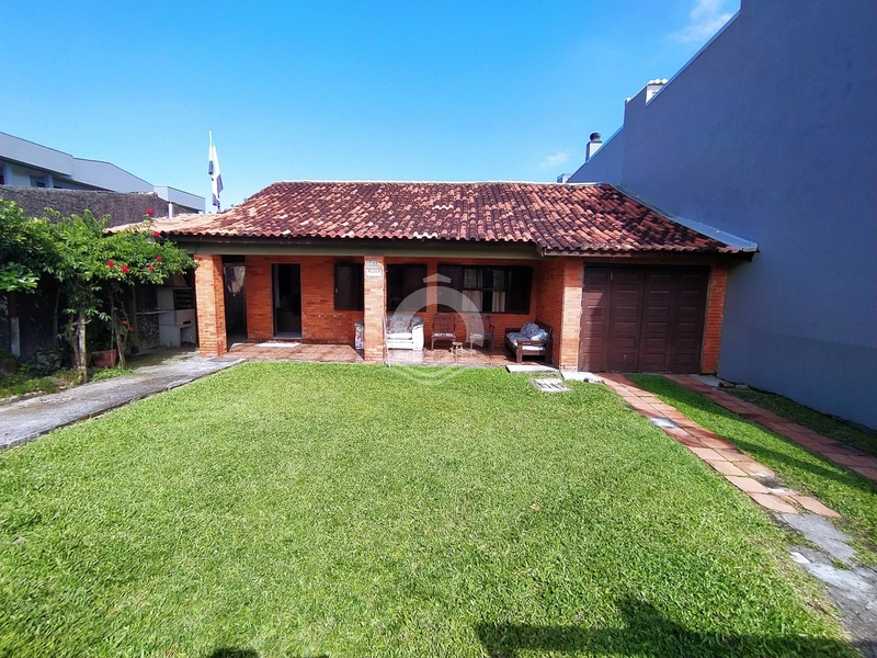CASA COM 2 QUARTOS ADAPTADO PARA 3 NO CENTRO DE XANGRI-LÁ !!!: 1ª foto da galeria de imagens do imóvel