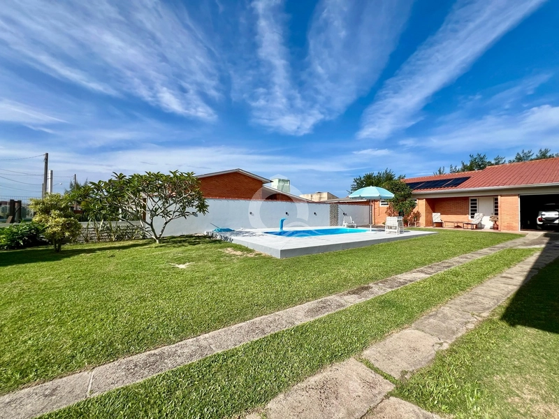 Casa com Piscina a uma quadra do Mar: 72ª foto da galeria de imagens do imóvel