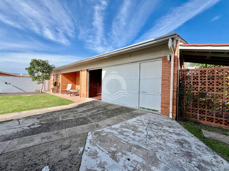 Casa com Piscina a uma quadra do Mar: 66ª foto da galeria de imagens do imóvel